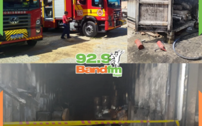 Incêndio em contêiner mobiliza bombeiros e interdita trecho da BR-101, em Itajaí