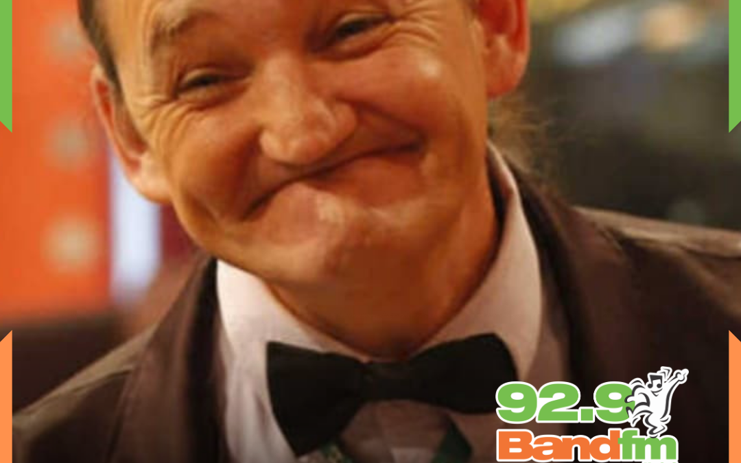 Marquito, humorista do programa do Ratinho, cai de moto após sofrer mal súbito e é internado em coma