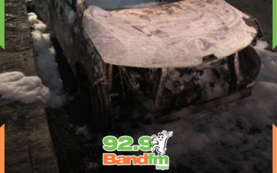 Mulher é presa por atear fogo no carro do ex-namorado em Balneário Camboriú