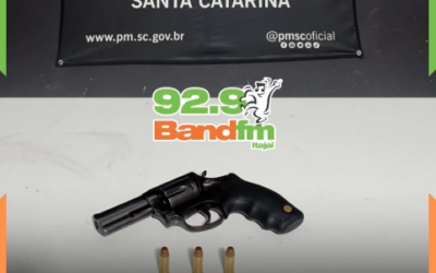 Foragido por homicídio é preso em posse ilegal de arma pela PM em Itajaí