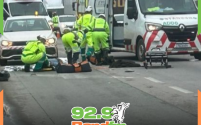 Colisão entre moto e caminhão interdita duas faixas da BR-101 em Itajaí