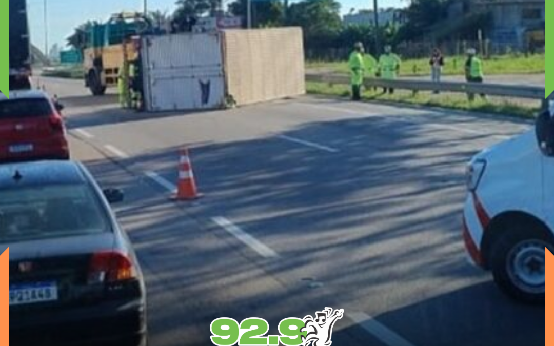 COMEÇOU O FERIADÃO: Acidente na BR-101 provoca caos, pista obstruída e longo congestionamento na manhã desta segunda (20)