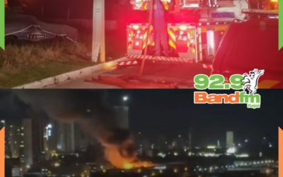 Fogo destrói galpão em Itapema durante a noite desta quarta-feira (27)