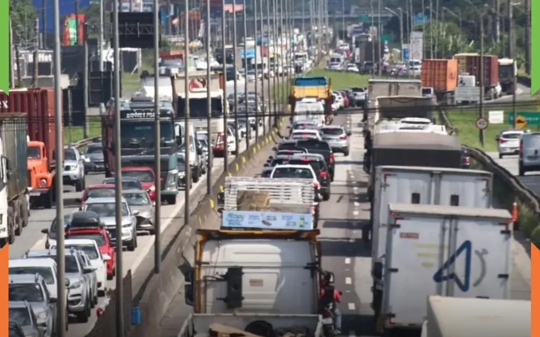 Motociclista morre após ser atropelado por dois carros na BR-101 em Itajaí