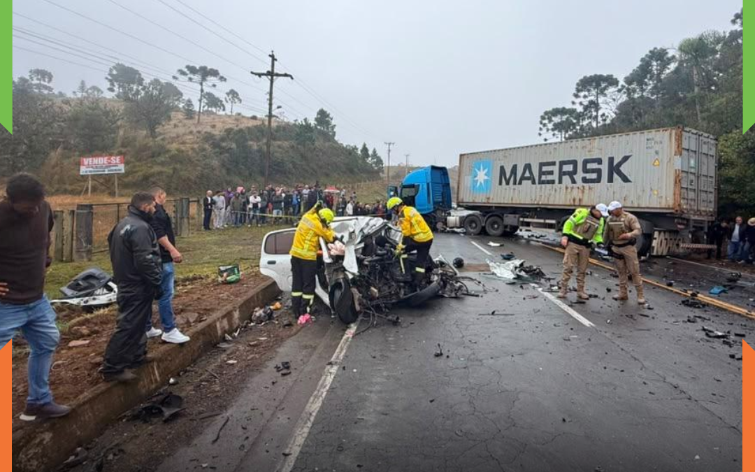 TRAGÉDIA EM SC: Colisão entre caminhão e carro deixa três mortos, incluindo bebê e interdita rodovia