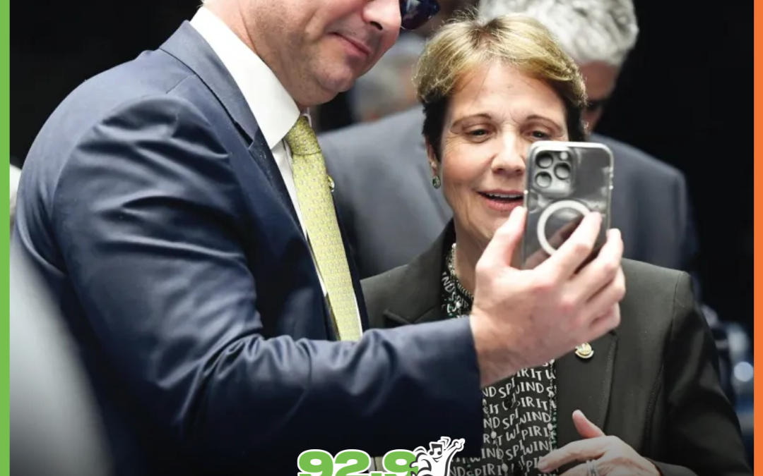 Flávio Bolsonaro anuncia Tereza Cristina como escolha para vice, mas chapa ainda depende de acordo político