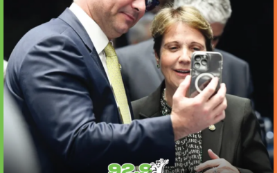 Flávio Bolsonaro anuncia Tereza Cristina como escolha para vice, mas chapa ainda depende de acordo político