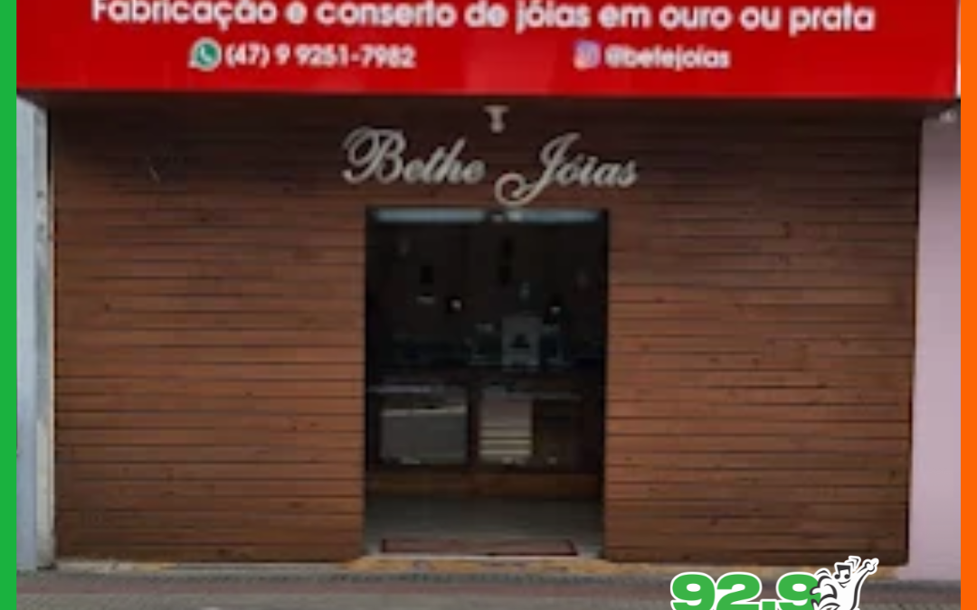 ASSALTO A JOALHERIA TERMINA EM TROCA DE TIROS E SUSPEITO BALEADO EM ITAJAÍ