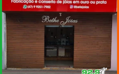 ASSALTO A JOALHERIA TERMINA EM TROCA DE TIROS E SUSPEITO BALEADO EM ITAJAÍ