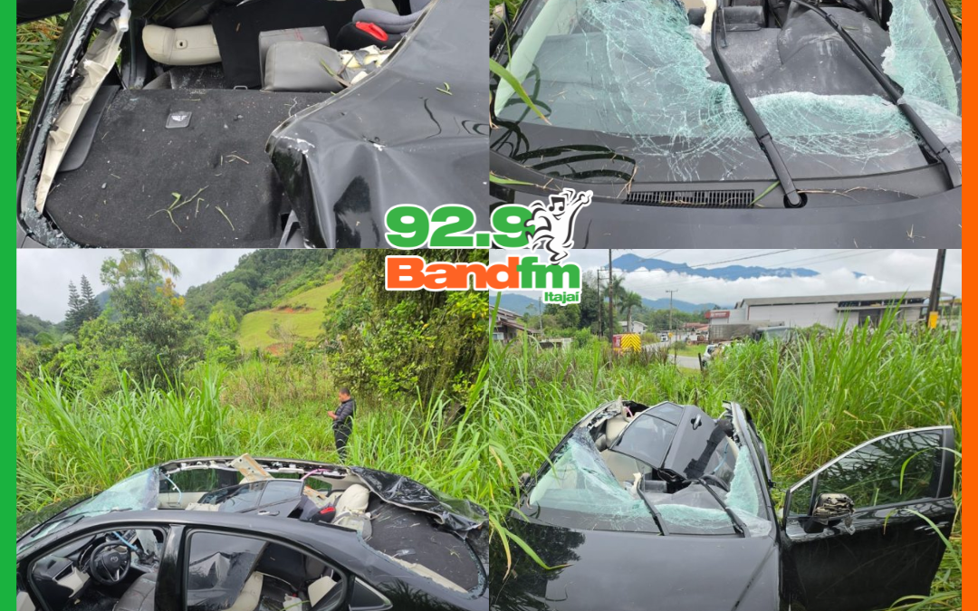 ROCHA CAI DE CAMINHÃO, DESTRÓI TETO DE CARRO E DEIXA MOTORISTA GRAVEMENTE FERIDO EM JARAGUÁ DO SUL